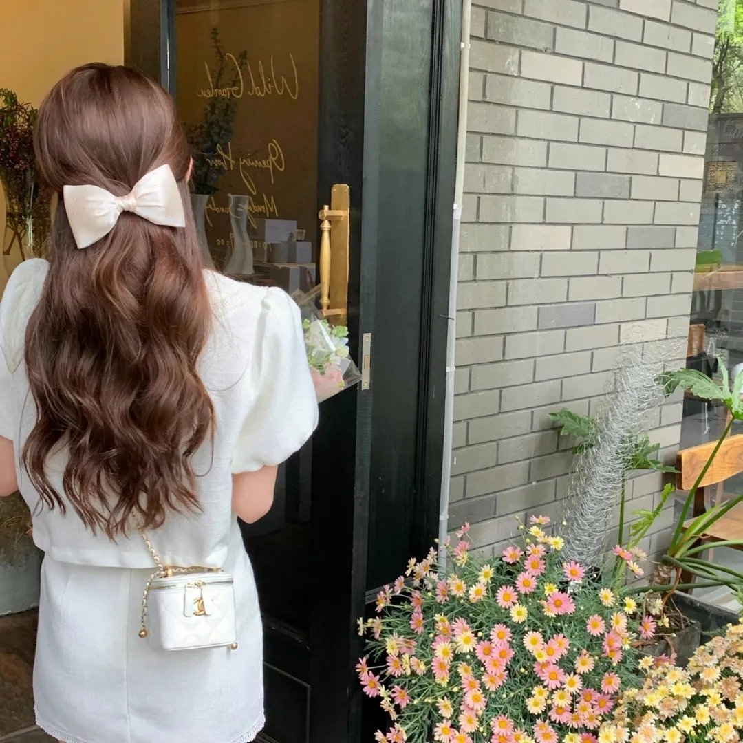 9顶假发的女孩